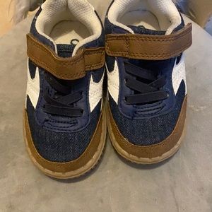 Oshkosh Bgoshe sneakers for little kids size 5
